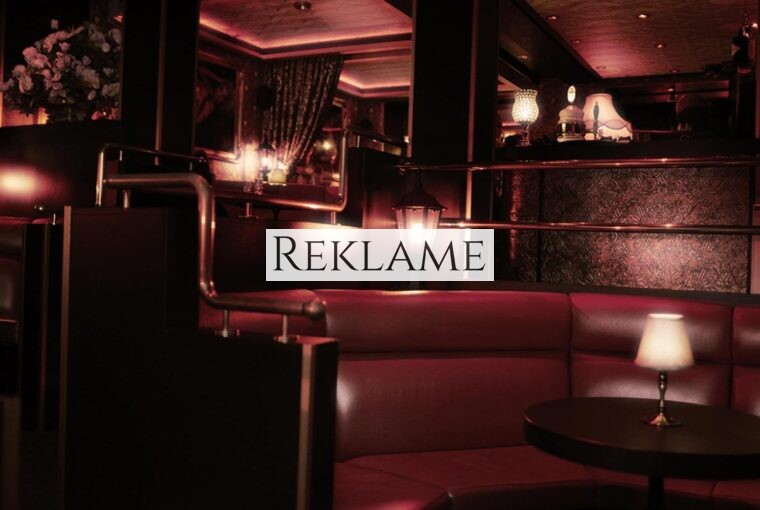 Oplev en ekstravagant herretur på en Gentlemen's Club